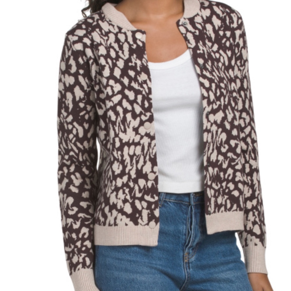 TRENDY FALL SWEATER ANIMAL PRINT (BBROWN AND CREAM CREW NECK REVOLVE)